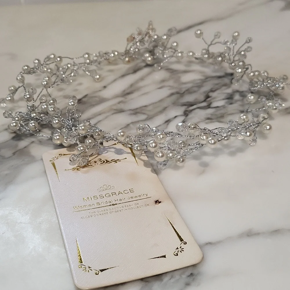 Boutique Crystal & Pearl Bridal Vine Hair Piece Jewelry Accessory 🤍 - Picture 1 of 6